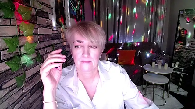 Hot Girl87 online show from 2, 12, 2024