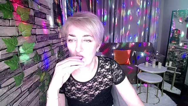 Hot Girl87 online show from 3, 12, 2024