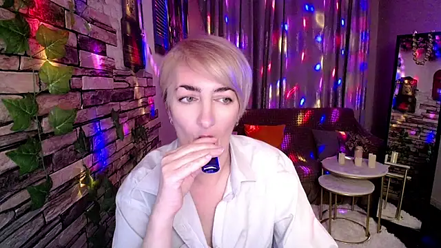 Hot Girl87 online show from 4, 12, 2024