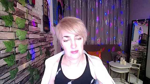 Hot Girl87 online show from 7, 12, 2024