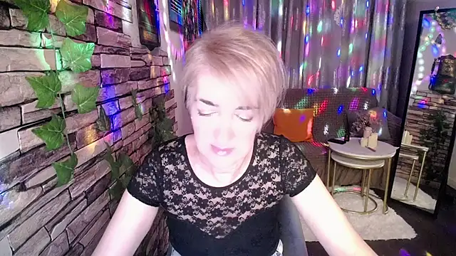 Hot Girl87 online show from 8, 12, 2024