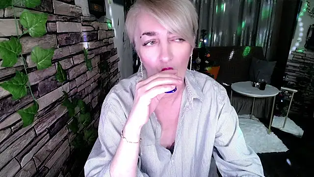 Hot Girl87 online show from 5, 1, 2025