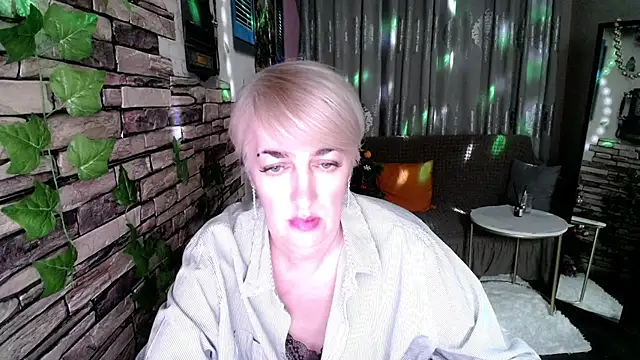 Hot Girl87 online show from 5, 1, 2025