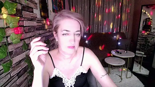 Hot Girl87 online show from 15, 1, 2025