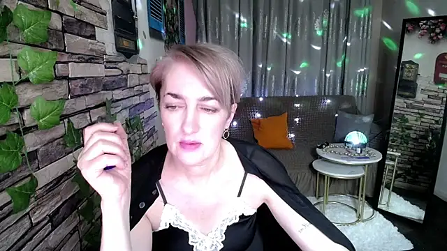 Hot Girl87 online show from 19, 1, 2025