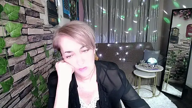 Hot Girl87 online show from 19, 1, 2025