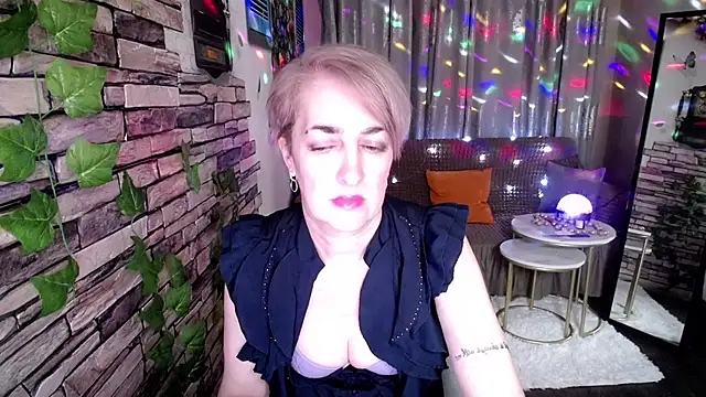 Hot Girl87 online show from 21, 1, 2025