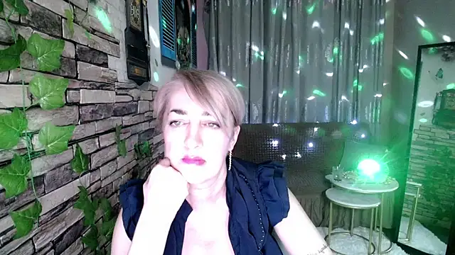 Hot Girl87 online show from 27, 1, 2025