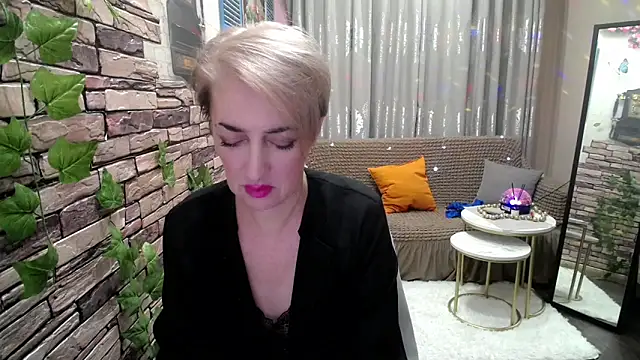 Hot Girl87 online show from 28, 1, 2025