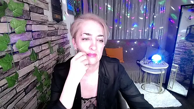 Hot Girl87 online show from 29, 1, 2025