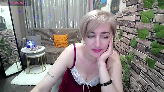 Hot Girl87 online show from 3, 2, 2025