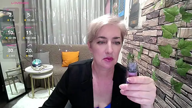 Hot Girl87 online show from 4, 2, 2025