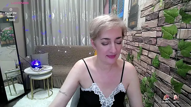 Hot Girl87 online show from 4, 2, 2025