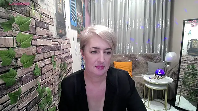 Hot Girl87 online show from 9, 2, 2025