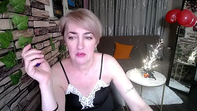 Hot Girl87 online show from 14, 2, 2025