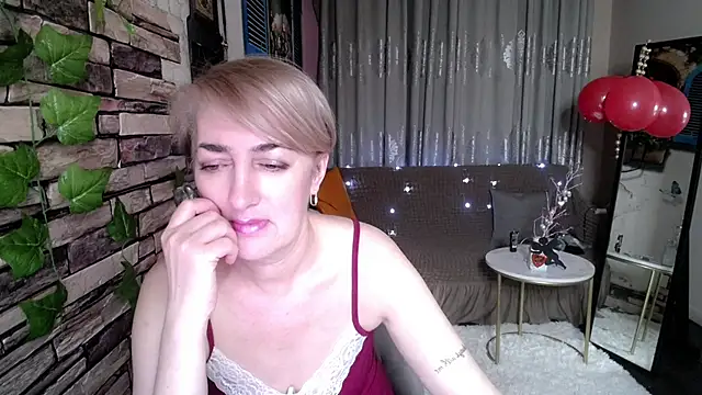 Hot Girl87 online show from 16, 2, 2025