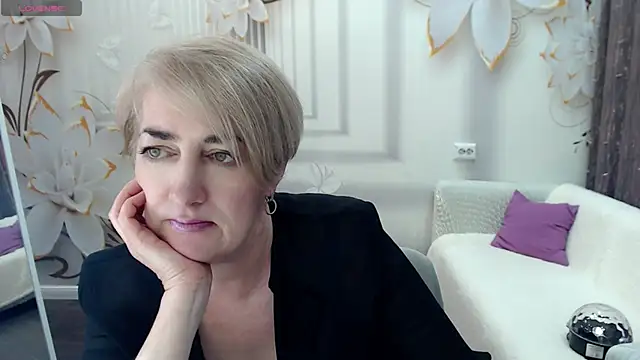 Hot Girl87 online show from 28, 2, 2025