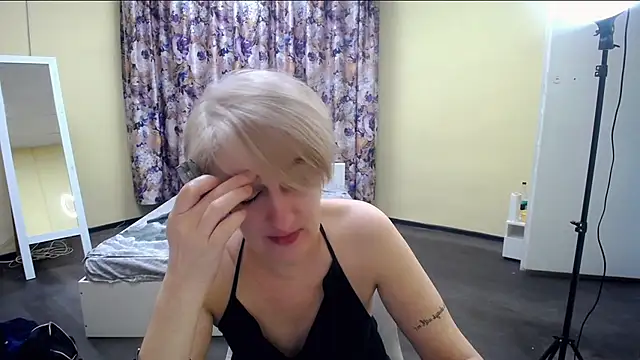 Hot Girl87 online show from 4, 3, 2025