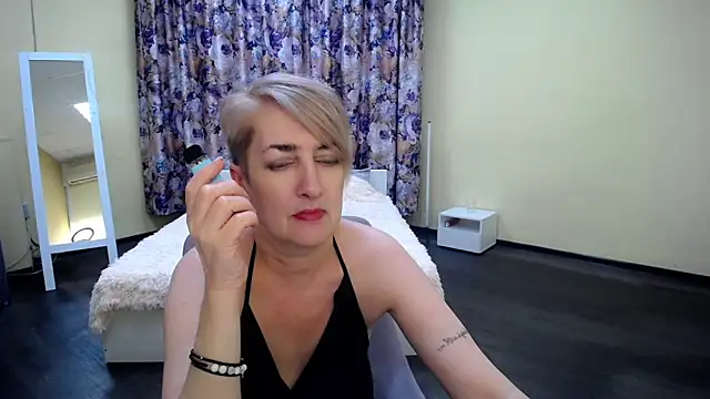 Hot Girl87 online show from 10, 3, 2025