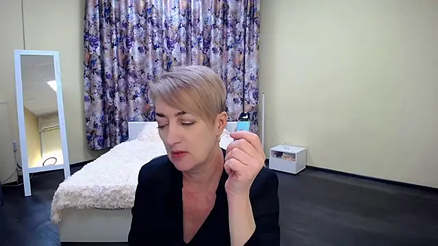 Hot Girl87 online show from 10, 3, 2025