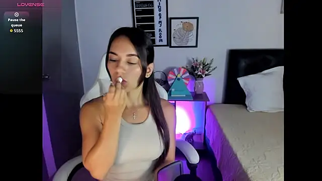 Sara lopez 28 online show from 4, 3, 2026