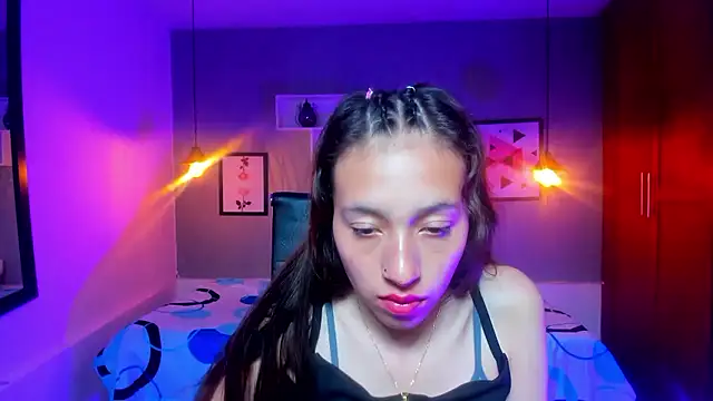 Snapshot of Valeria_roussi chatting on 4, 12, 2024 Valeria roussi online show from 4, 12, 2024