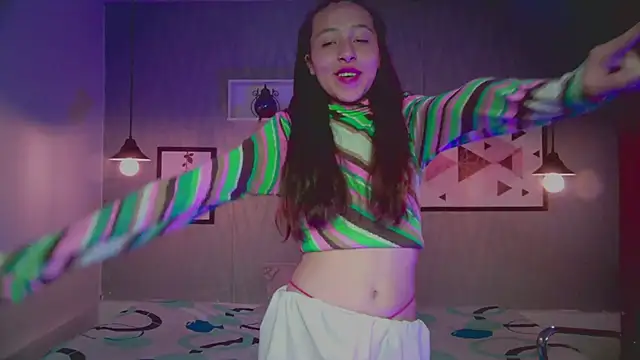 Snapshot of Valeria_roussi chatting on 6, 12, 2024 Valeria roussi online show from 6, 12, 2024