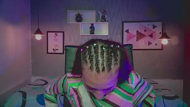 Snapshot of Valeria_roussi chatting on 6, 12, 2024 Valeria roussi online show from 6, 12, 2024