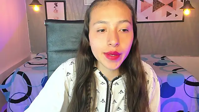 Snapshot of Valeria_roussi chatting on 19, 12, 2024 Valeria roussi online show from 19, 12, 2024