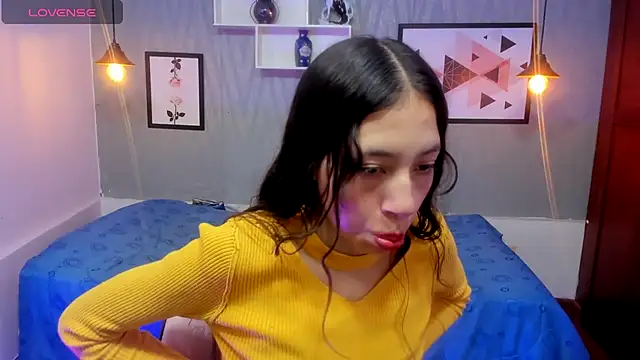 Snapshot of Valeria_roussi chatting on 28, 10, 2025 Valeria roussi online show from 28, 10, 2025