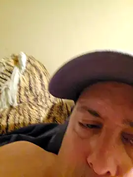 Snapshot of HeteroHotGuy1 chatting on 27, 12, 2024 HeteroHotGuy1 online show from 27, 12, 2024