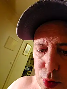 Snapshot of HeteroHotGuy1 chatting on 4, 1, 2025 HeteroHotGuy1 online show from 4, 1, 2025