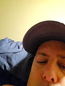 Snapshot of HeteroHotGuy1 chatting on 29, 1, 2025 HeteroHotGuy1 online show from 29, 1, 2025