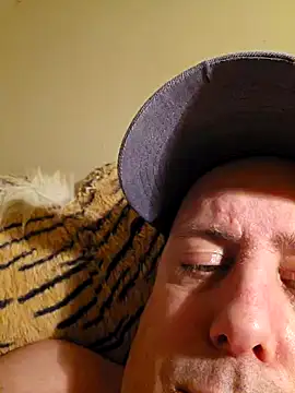 Snapshot of HeteroHotGuy1 chatting on 3, 2, 2025 HeteroHotGuy1 online show from 3, 2, 2025