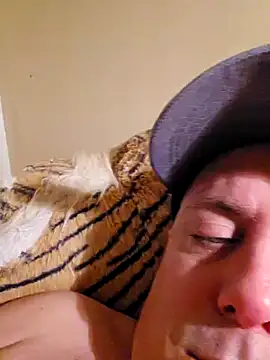 Snapshot of HeteroHotGuy1 chatting on 14, 2, 2025 HeteroHotGuy1 online show from 14, 2, 2025