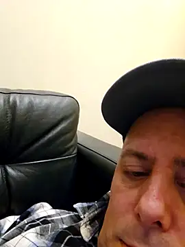 Snapshot of HeteroHotGuy1 chatting on 22, 2, 2025 HeteroHotGuy1 online show from 22, 2, 2025