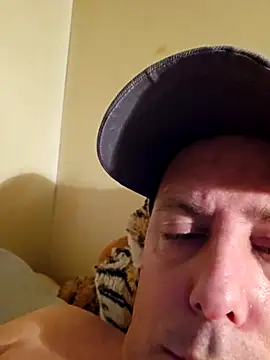 Snapshot of HeteroHotGuy1 chatting on 9, 3, 2025 HeteroHotGuy1 online show from 9, 3, 2025