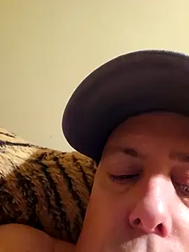 Snapshot of HeteroHotGuy1 chatting on 21, 3, 2025 HeteroHotGuy1 online show from 21, 3, 2025