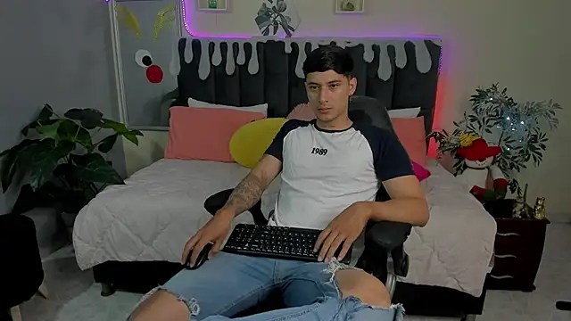 Snapshot of Damian23__ chatting on 30, 12, 2024 Damian23   online show from 30, 12, 2024