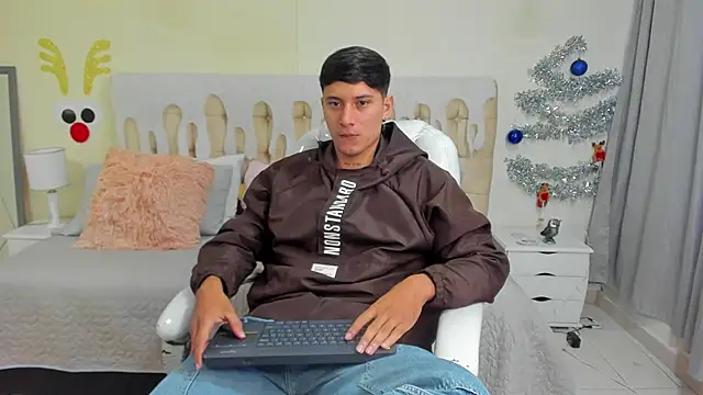 Snapshot of Damian23__ chatting on 2, 1, 2025 Damian23   online show from 2, 1, 2025