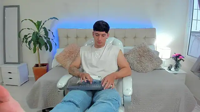 Snapshot of Damian23__ chatting on 10, 1, 2025 Damian23   online show from 10, 1, 2025