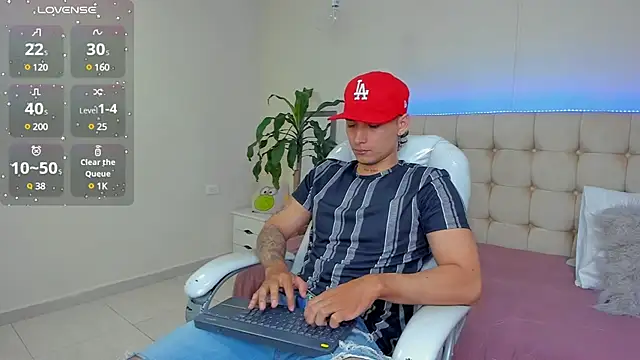 Snapshot of Damian23__ chatting on 27, 1, 2025 Damian23   online show from 27, 1, 2025