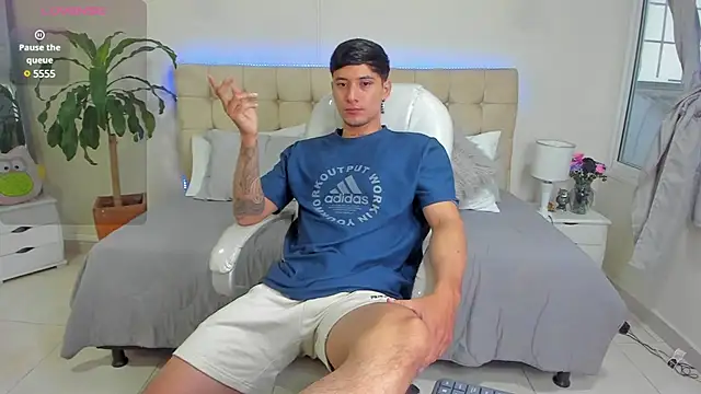 Snapshot of Damian23__ chatting on 19, 2, 2025 Damian23   online show from 19, 2, 2025