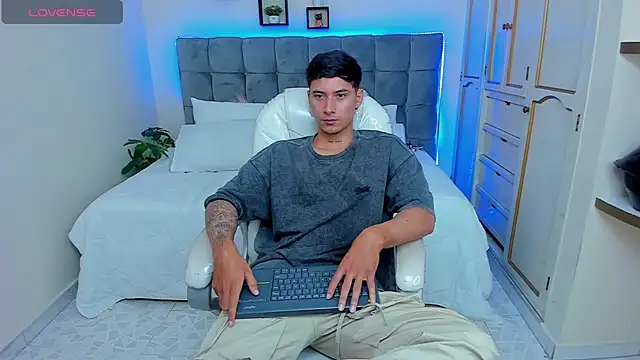 Snapshot of Damian23__ chatting on 7, 3, 2025 Damian23   online show from 7, 3, 2025