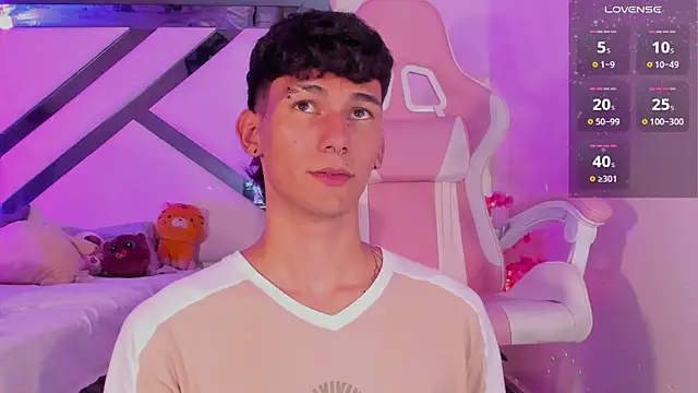 Snapshot of Alexx_tc chatting on 12, 1, 2025 Alexx tc online show from 12, 1, 2025