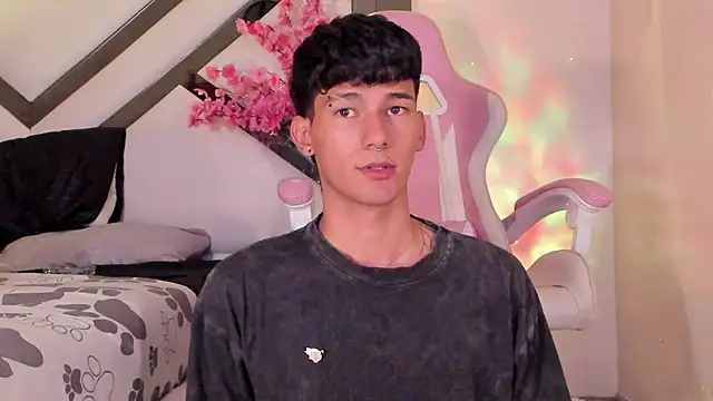 Snapshot of Alexx_tc chatting on 5, 2, 2025 Alexx tc online show from 5, 2, 2025