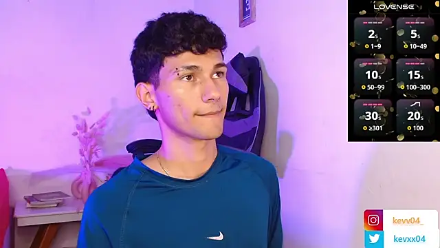 Snapshot of Alexx_tc chatting on 6, 11, 2025 Alexx tc online show from 6, 11, 2025