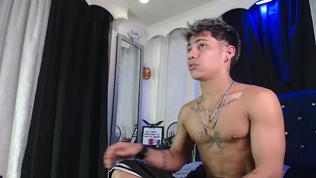 Snapshot of Sexys_Boys_Hot1 chatting on 15, 7, 2026 Sexys Boys Hot1 online show from 15, 7, 2026