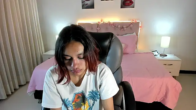 Snapshot of Kat_cute_ chatting on 24, 9, 2025 Kat cute  online show from 24, 9, 2025