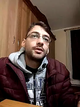 Snapshot of HungEddy chatting on 19, 12, 2024 HungEddy online show from 19, 12, 2024